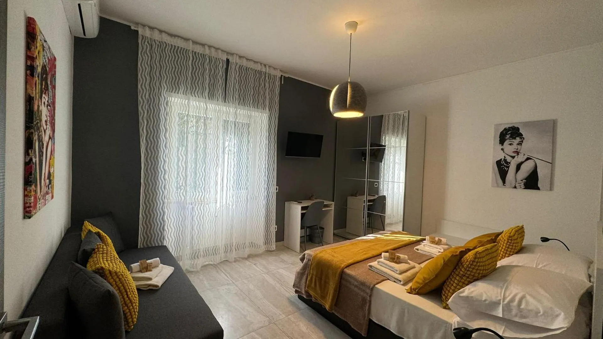 Elegant Escape By Ionio Metro Apartment Rome
