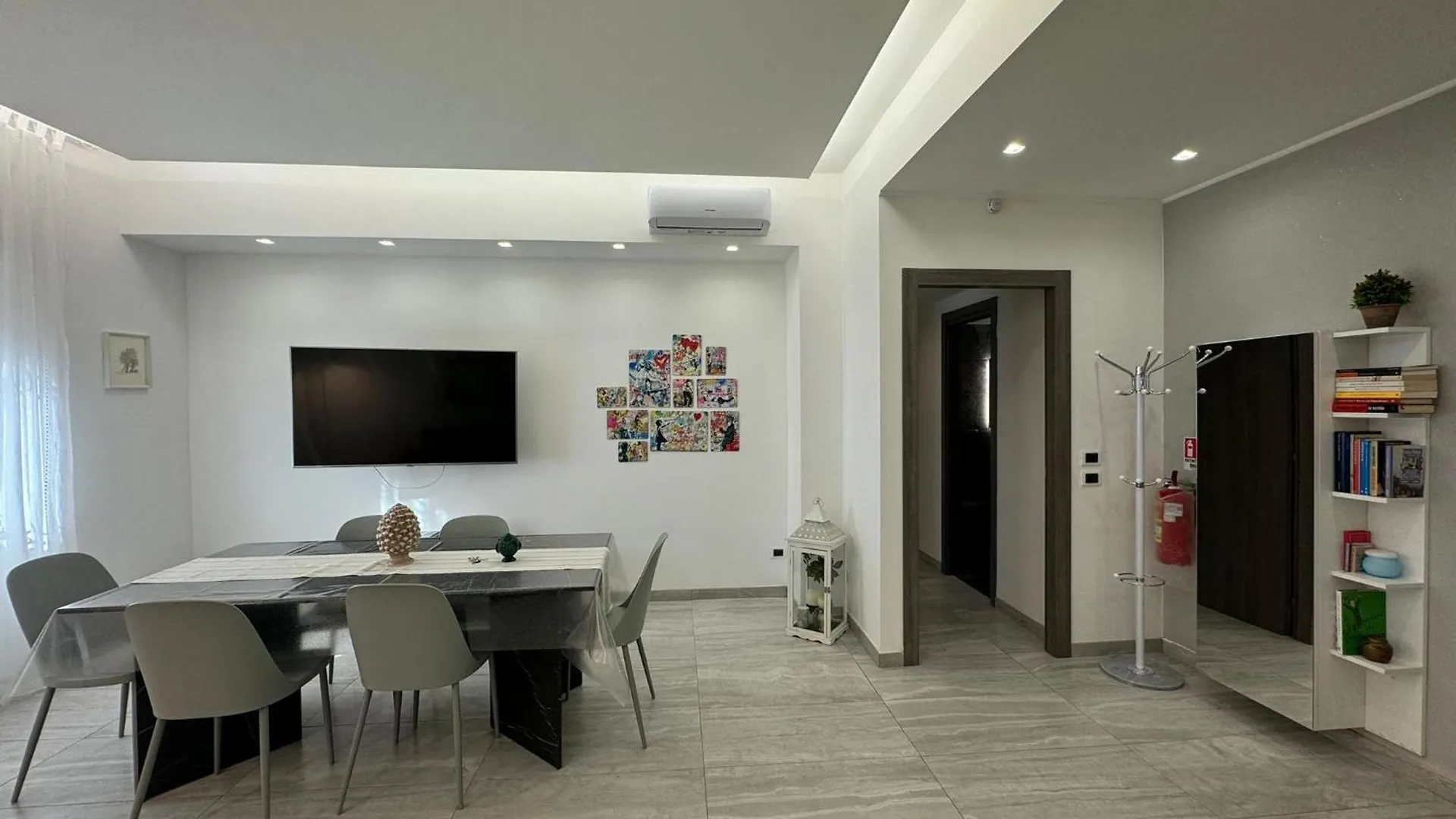 Elegant Escape By Ionio Metro Apartment Rome 0*,  Italy