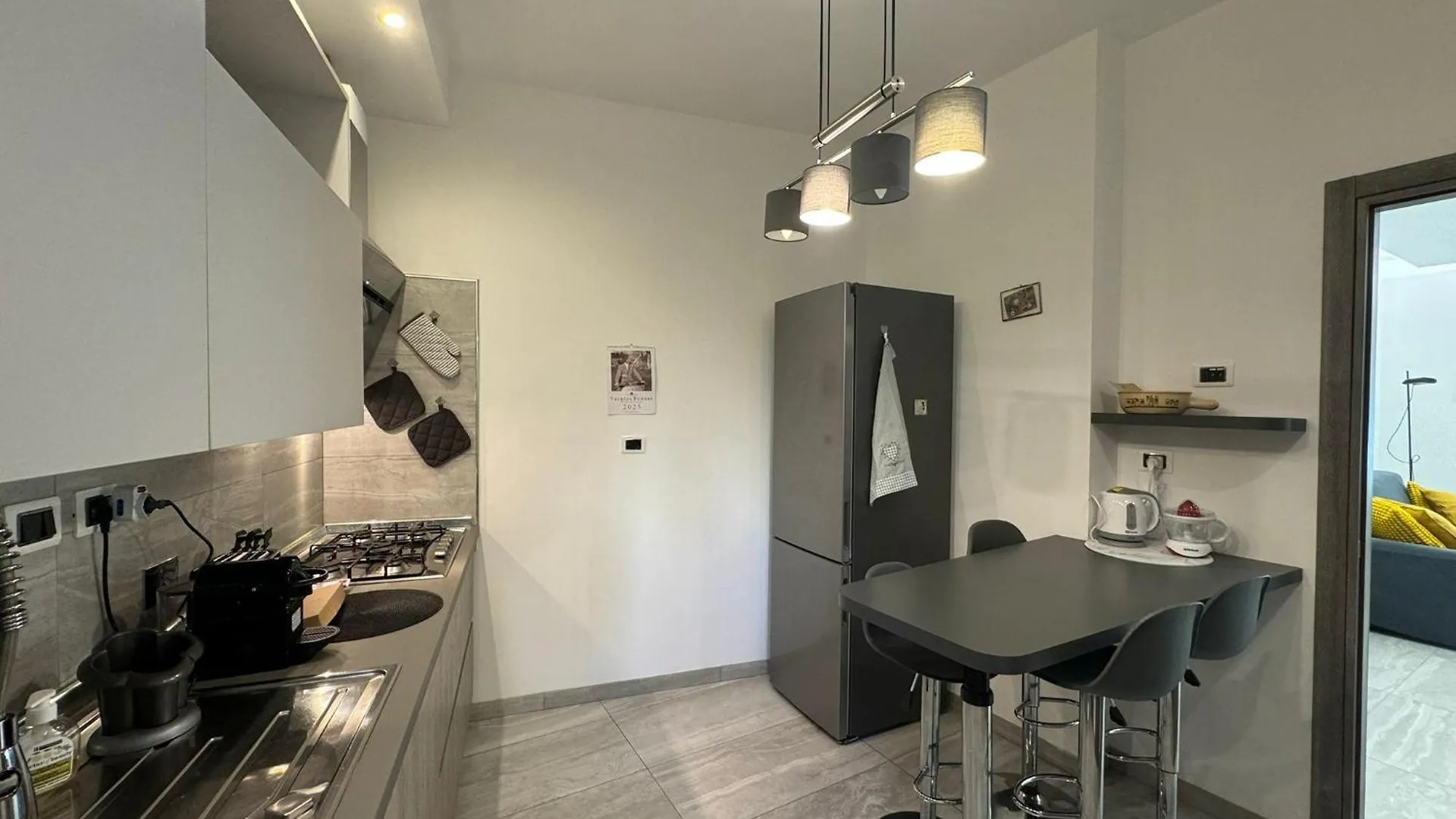 Elegant Escape By Ionio Metro Apartment Rome