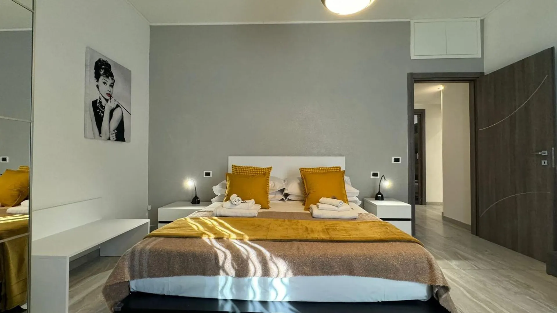 Elegant Escape By Ionio Metro Apartment Rome Italy