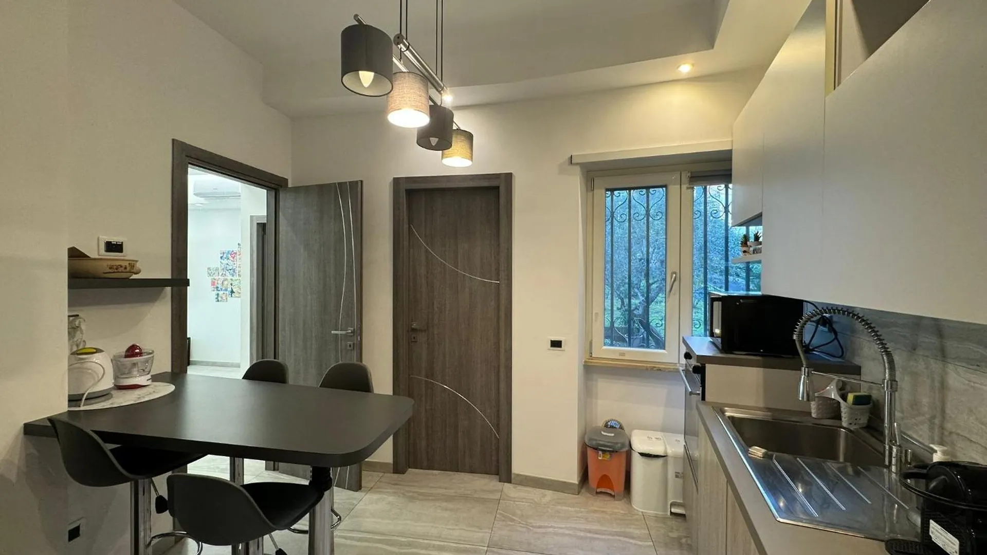 Elegant Escape By Ionio Metro Apartment Rome 0*,  Italy