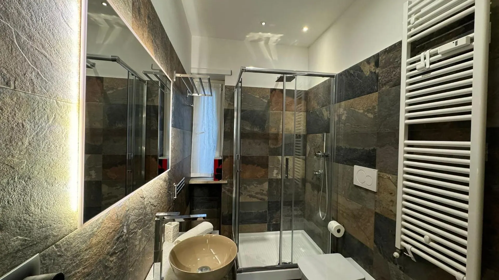 Elegant Escape By Ionio Metro Apartment Rome