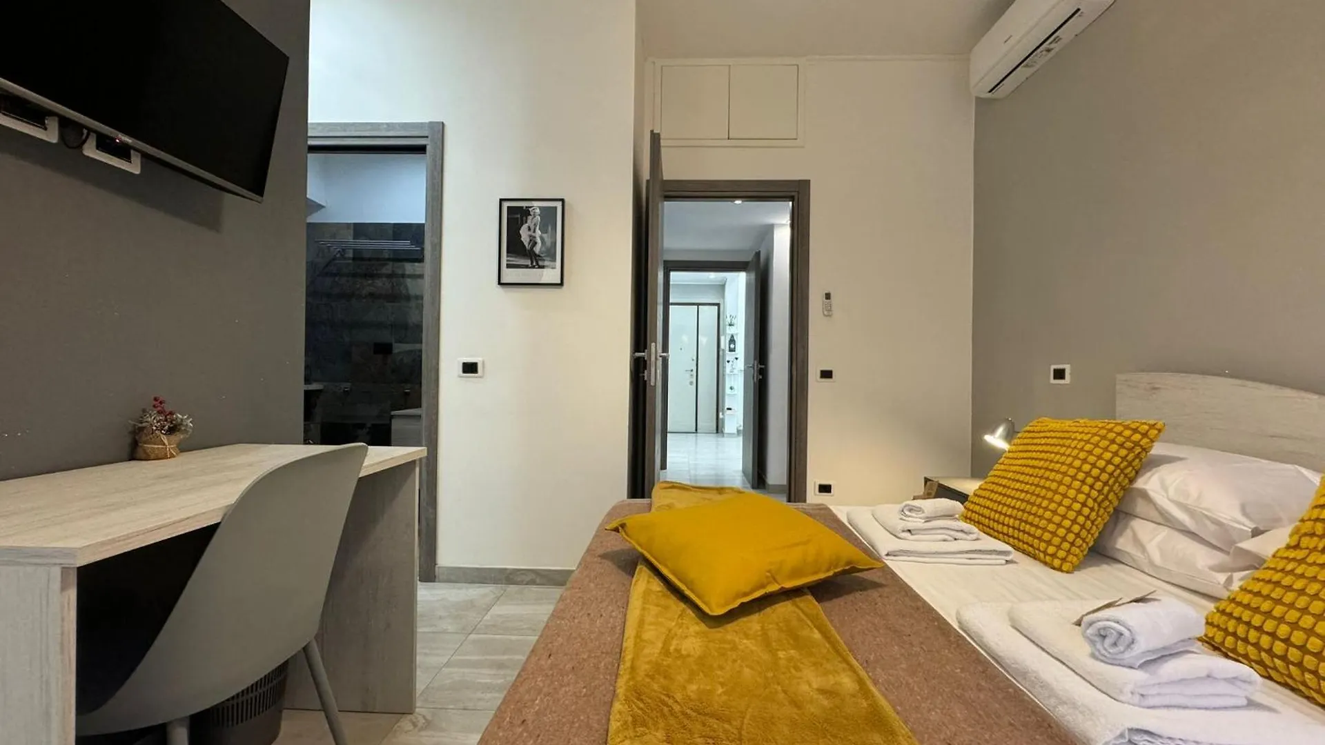 Elegant Escape By Ionio Metro Apartment Rome