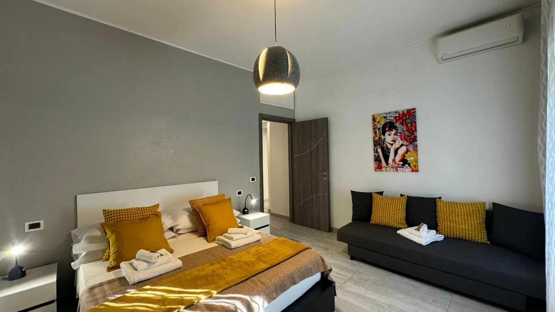 Elegant Escape By Ionio Metro Apartment Rome