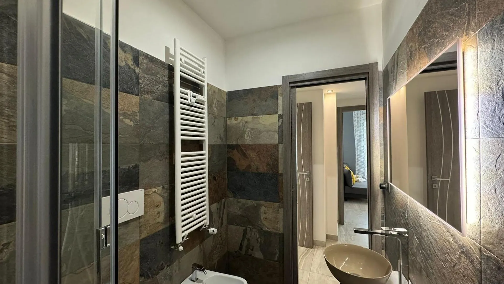 Elegant Escape By Ionio Metro Apartment Rome