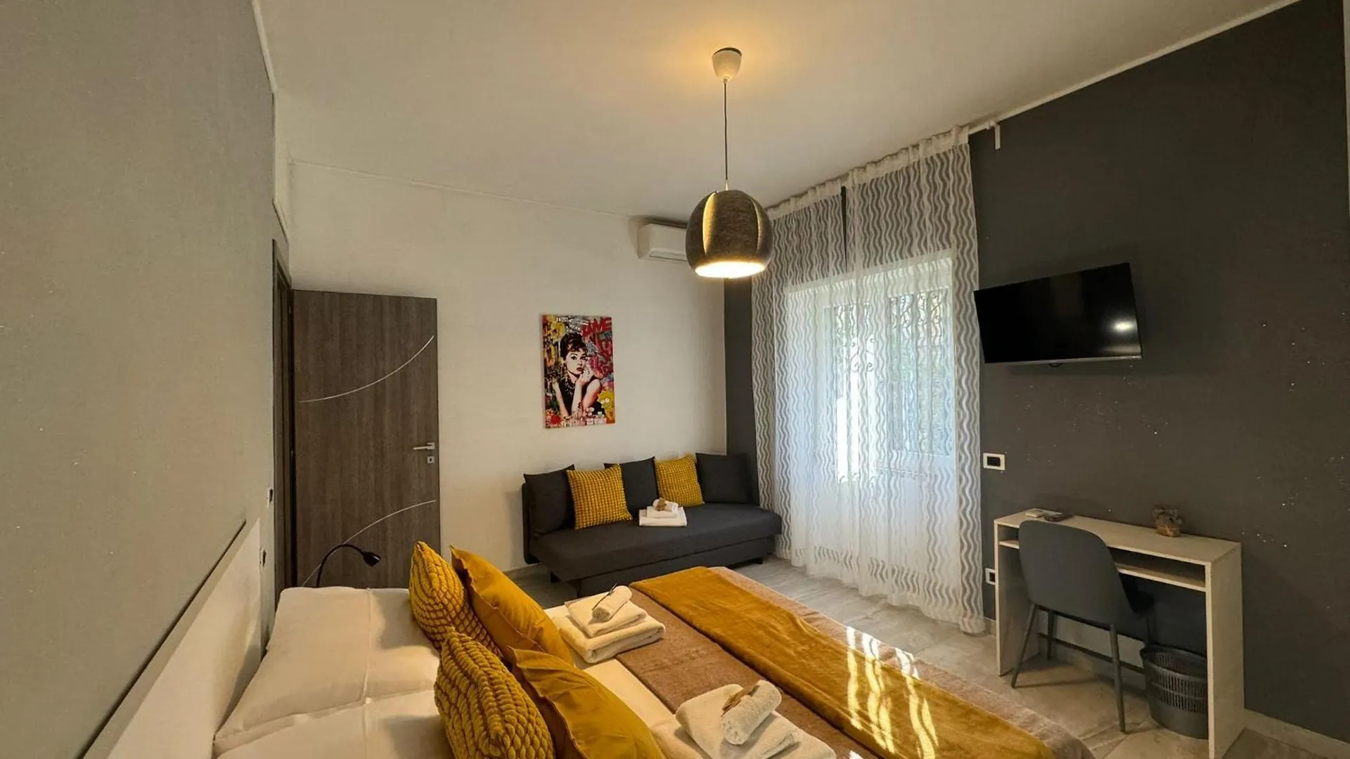 Elegant Escape By Ionio Metro Apartment Rome